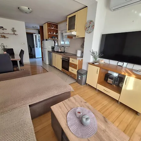Dujmovic Diklo Apartament *